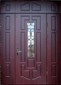 Входные стальные двери в деревянный дом