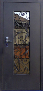 Входные стальные двери в деревянный дом